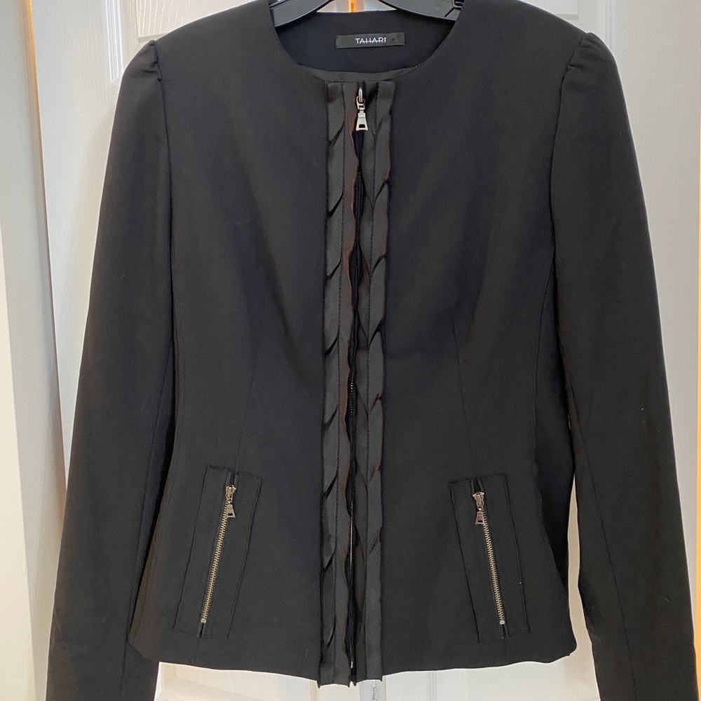 Elie Tahari “Liz” jacket / blazer with satin trim. Black size 8.